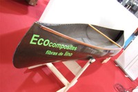 La canoa ideada i construïda per Ramiro Valarín, a base de fibra de lli, s’ha presentat a la darrera edició del Saló Nàutic de Barcelona.
