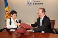 La ministra d’Educació i Cultura d’Andorra, Susanna Vela, i el rector de la Universitat Politècnica de Catalunya (UPC), Antoni Giró.