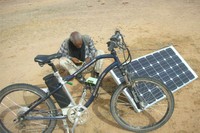 El prototip de bicicleta es va sotmetre a proves extremes de temperatura al Sàhara.