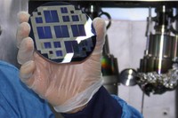 Cèl·lules fotovoltaiques d’alt rendiment desenvolupades pel Grup de Recerca en Micro i Nanotecnologies.