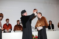 Acte d'investidura com a doctor 'honoris causa' a Juli Esteban.