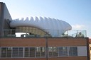 Imatge en horitzontal del nou edifici del CIMNE al Campus Nord de la UPC, amb l'estructura inflable.
