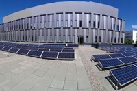 Planta d’energia solar instal·lada al terrat de l’edifici Gaia del Campus de Terrassa.