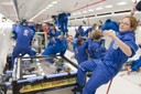 El professor Felip Fenollosa (al centre de la fotografia), a bord de l’Airbus A300 ZERO-G, en el qual van realitzar un experiment científic de microgravetat, en el marc d’un programa de l’ESA.