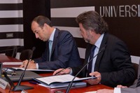 Ramon Carbonell (a l'esquerra), junt amb Antoni Castellà, secretari d'Universitats i Recerca de la Generalitat de Catalunya.