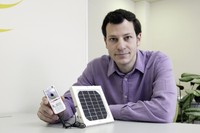 Xavier Pérez and the solar mobile phone charger