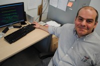 Antonio J. Pons, a researcher of the group “Dynamics and Nonlinear Optics and Lasers from the UPC.