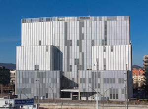 vista frontal de l’edifici eebe del campus del besòs