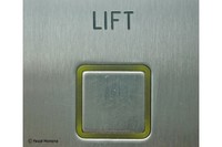 Boton de ascensor con el texto "LIFT". (c)Pascal Montsma