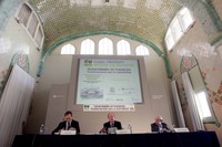 De izquierda a derecha, Lluís Jofre, director general de Universidades de la Generalitat de Catalunya; el rector de la UPC Antoni Giró, y el subdirector general de Modernización e Internacionalización Universitaria del Ministerio de Educación, Luis María Delgado, en la inauguración de la jornada.