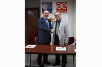 De izquierda a derecha: el presidente de AEBALL, Manuel Rosillo y el rector de la UPC, Enric Fossas.