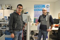 De izquierda a derecha, los investigadores Marc Castella, del CTM, y Vicenç Sala, del MCIA de la UPC.