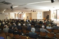 Sala de actos de la ETSAB, durante la celebración del acto de distinción 'magister honoris causa' a Carlos Marí Arís.