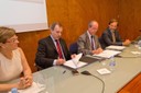 De izquierda a derecha: Lourdes Reig, directora de la Escuela Superior de Agricultura de Barcelona (ESAB); el director general de Syngenta Iberia, Sergio Dedominici; el rector de la  UPC, Antoni Giró, y el profesor Emilio Gil, durante la firma del convenio para  la creación de la Cátedra Syngenta-UPC de Innovación y Mejora de las Buenas Prácticas Fitosanitarias, el 11 de julio.