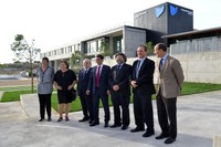 De izquierda a derecha: la directora de la EEI, Anna Bacardit; la delegada del rector para el Desarrollo y la Transferencia del Conocimiento, Diana Cayuela; el consejero de Economía y Conocimiento de la Generalitat de Cataluña, Andreu Mas-Colell; el alcalde de Igualada, Marc Castells; el secretario de Universidades e Investigación de la Generalitat de Cataluña, Antoni Castellà; el presidente del Consorcio de la Escuela Técnica de Igualada (CETI) y director general de Universidades, Lluís Jofre y el presidente del Consejo Social de la UPC, Ramon Carbonell.