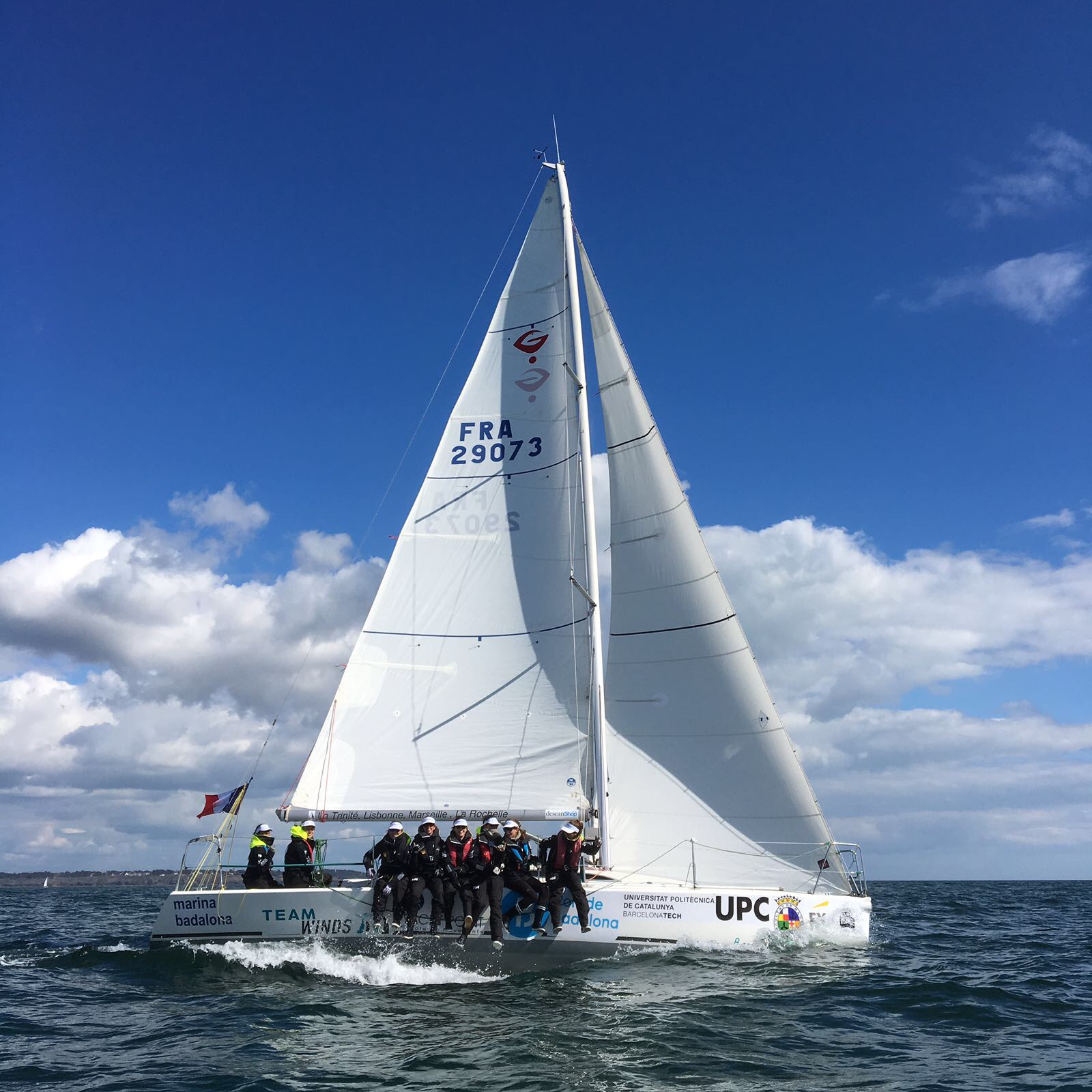 imatge del vaixell de la upc a la regata internacional edhec.